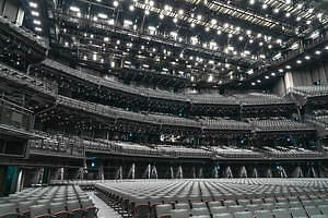 「東京ガーデンシアター」有明ガーデンの国内最大約8,000人収容の劇場型ホール｜写真1