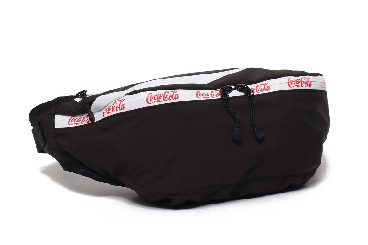 コラボレーションアイテム｜コカ・コーラ ショップがアトモス店内にオープン、マキャベリックとのコラボウエストポーチなど展開