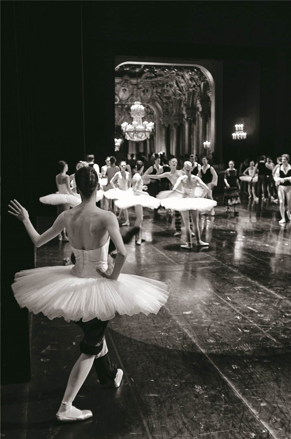 シャネル・ネクサス・ホールにてオペラ座バレエダンサーの“美”に迫る写真展、日本初公開の作品展示｜写真5