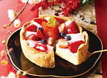 パブロの季節限定「いちご大福チーズタルト」苺果実、つぶあんクリーム＆もちもち求肥を乗せて｜写真2