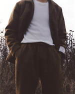 ステューシー / ハリスツイード、セットアップ着用できるコーチジャケット＆パンツを深み色ツイードで｜写真10