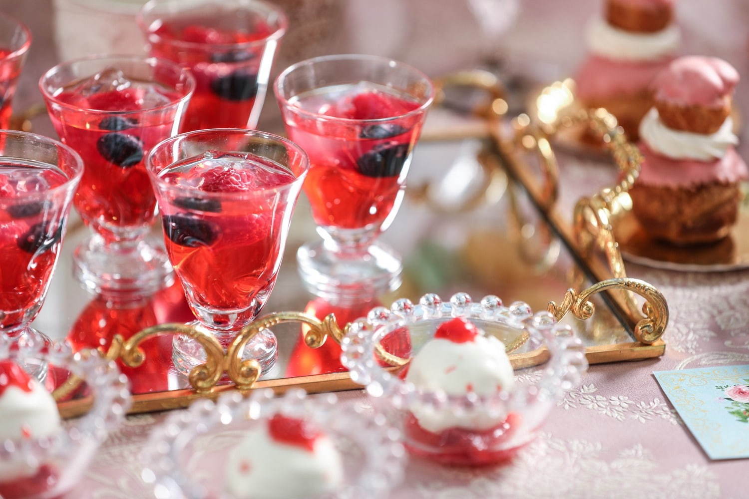 “マリーアントワネット”の宝石をイメージした苺のデザートブッフェが大阪で開催｜写真2