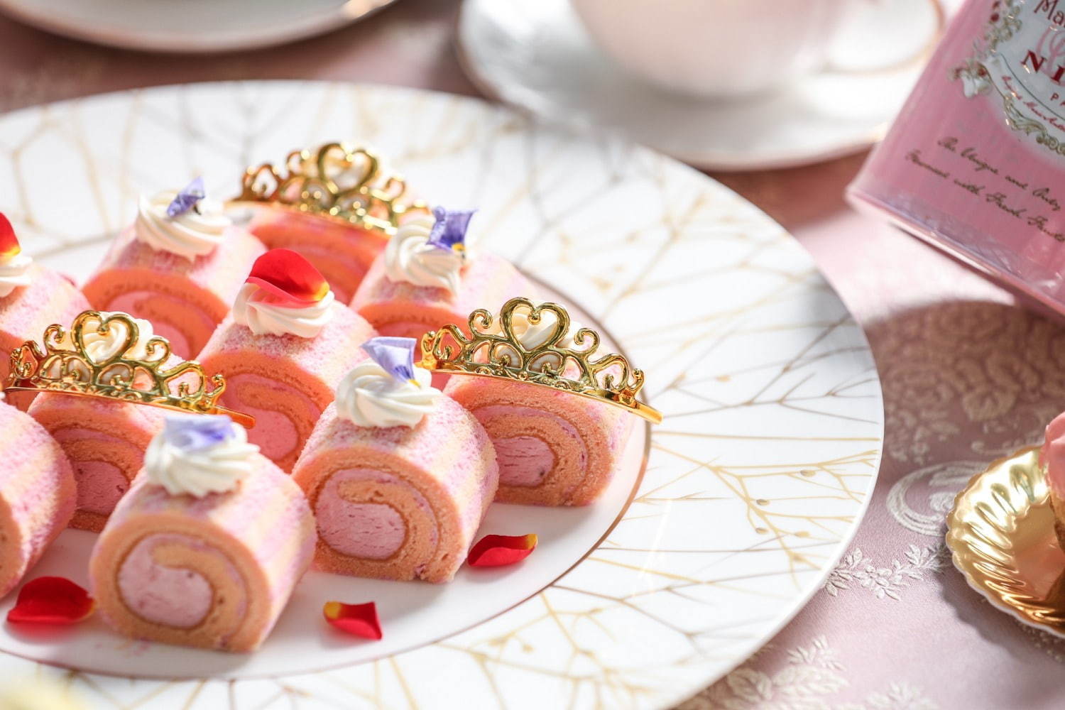 “マリーアントワネット”の宝石をイメージした苺のデザートブッフェが大阪で開催｜写真3