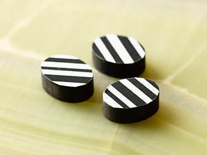 マルニ フラワー カフェのバレンタイン、エイリアンやダイバー型チョコレートをストライプバッグに｜写真10