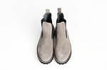 カーリー×伊シューズブランド・ディエッメからメンズのサイドゴアブーツ、上質スエードのグレーカラー｜写真2