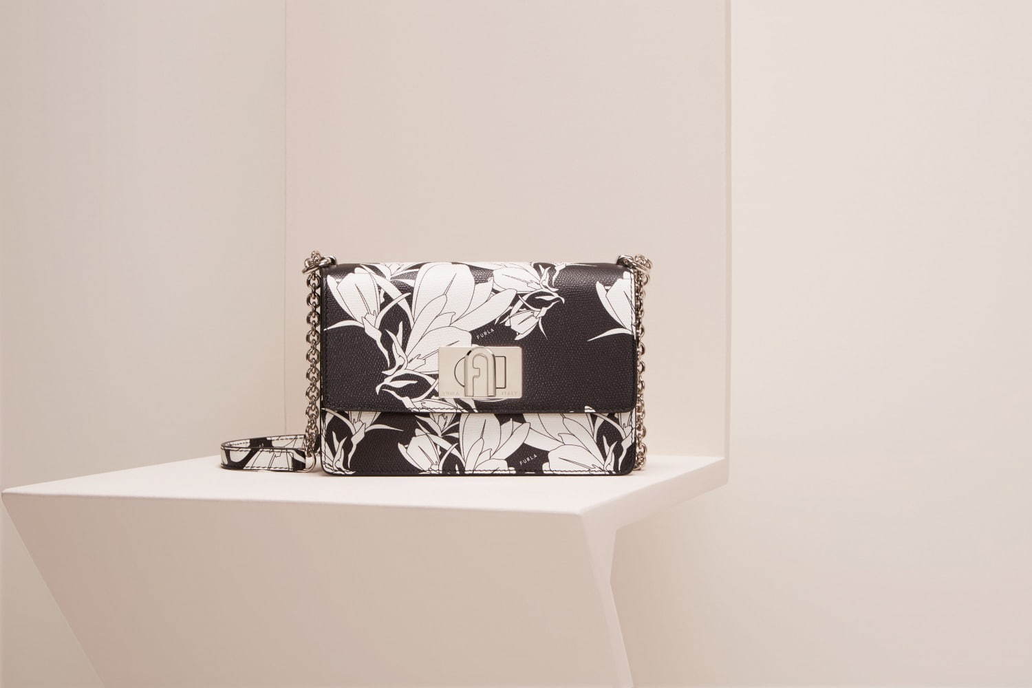 FURLA 1927 MINI CROSSBODY 20 53,000円＋税＜フルラ銀座店限定＞