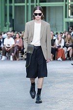 メンズテーラードジャケットのおすすめコーデ〈2020春夏〉人気ブランドのカジュアルな着こなしを特集｜写真1