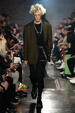 メンズテーラードジャケットのおすすめコーデ〈2020春夏〉人気ブランドのカジュアルな着こなしを特集｜写真4