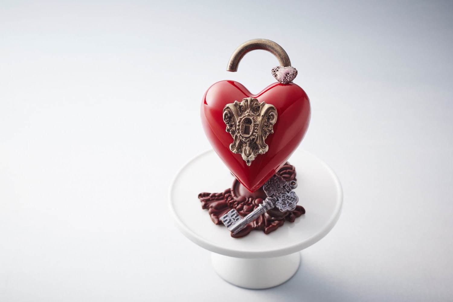 ロイヤルパークホテルのバレンタイン、“南京錠”のハート型チョコやいちごアフタヌーンティー｜写真3