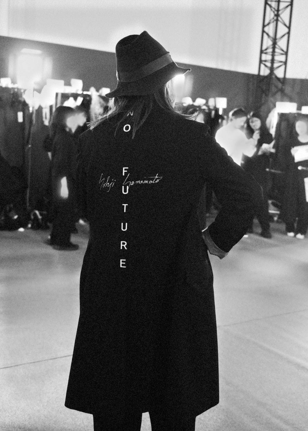 ヨウジヤマモト、20春夏ショーで山本耀司が着用した“NO FUTURE”プリントのジャケット発売｜写真3