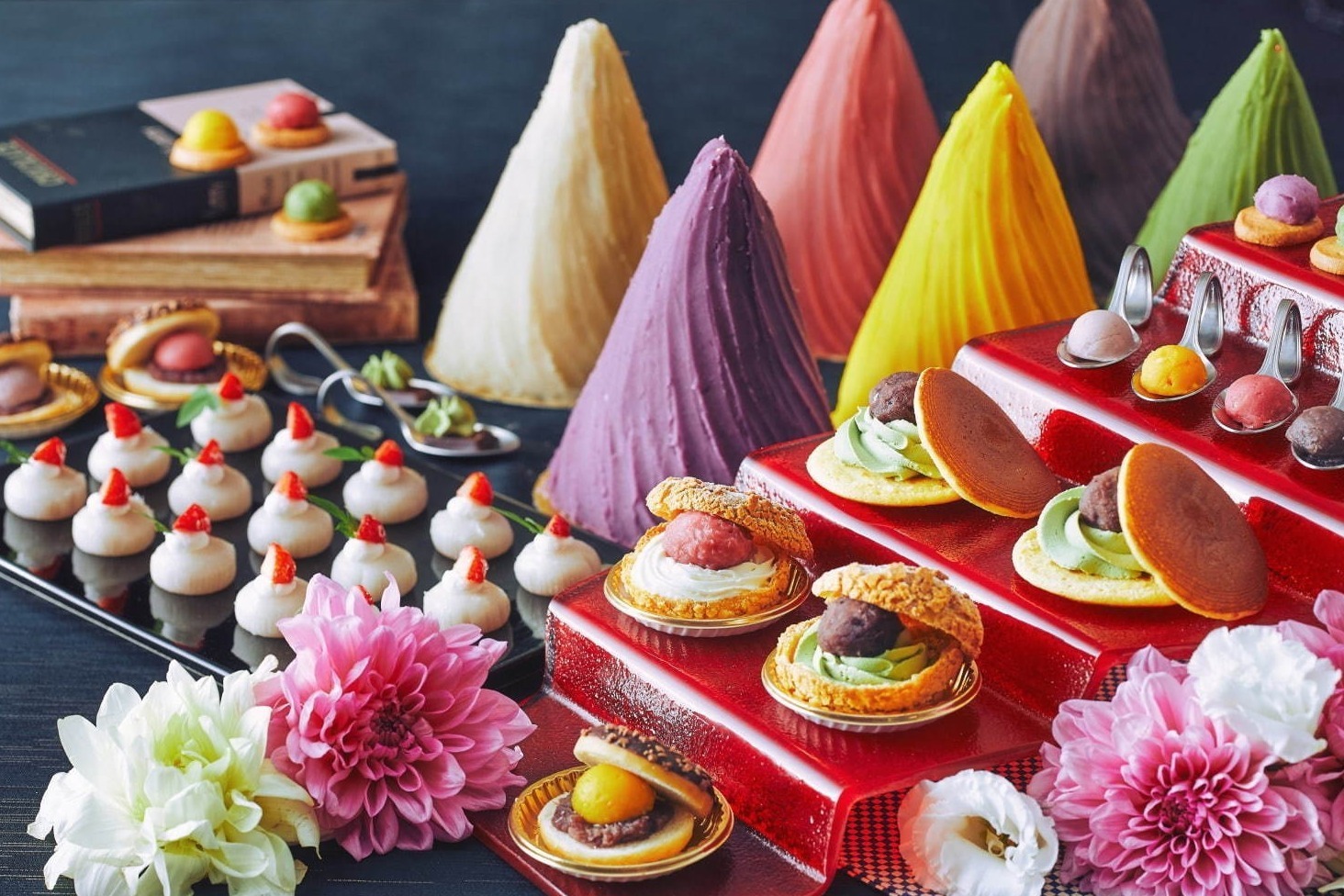 どらやき｜都ホテル 京都八条、はいからスイーツブッフェ「いちごとあんこ」餡を使った多様な苺スイーツ