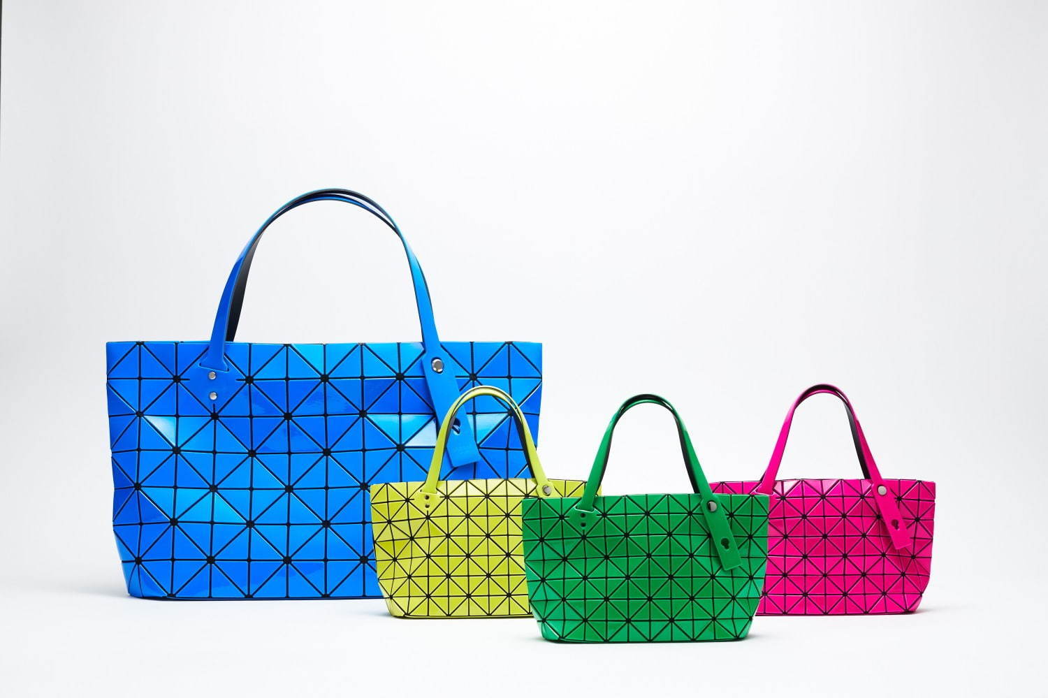 BAO BAO ISSEY MIYAKE“4分の1”サイズの限定ミニバッグ、定番トートやポーチも｜写真14