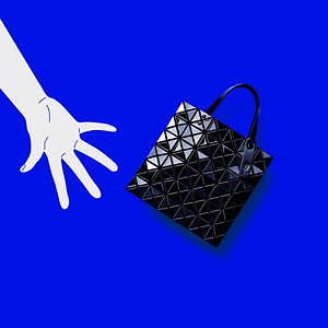 BAO BAO ISSEY MIYAKE“4分の1”サイズの限定ミニバッグ、定番