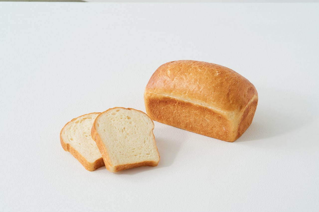 食パン専門店「FUJISAN SHOKUPAN」が富士河口湖町に、青×白の富士山型食パン｜写真7