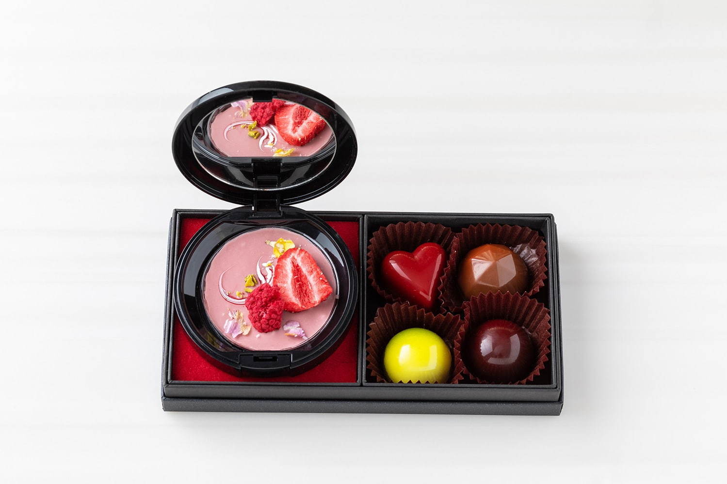 東京マリオットホテルのバレンタイン、“コスメ”のようなコンパクトチョコ＆宝石ボンボンショコラ | 写真
