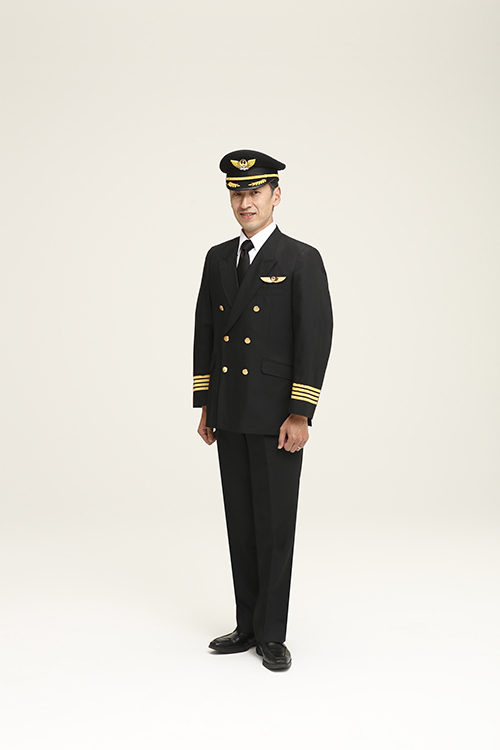 ケイタ マルヤマの丸山敬太が、JAL客室乗務員の新しい制服をデザイン｜写真57