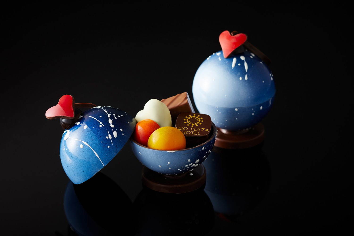 京王プラザホテルのバレンタイン、球体チョコBOXやドライフルーツを飾った華やかなチョコ｜写真1