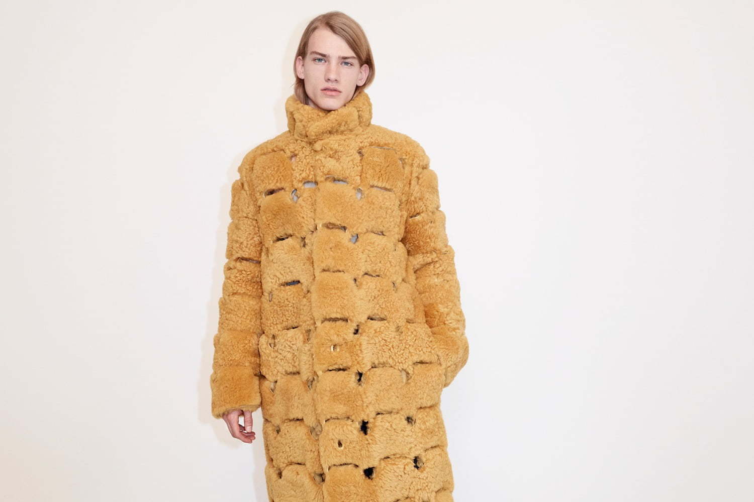 ボッテガ・ヴェネタ 2020年プレフォールメンズコレクション - 大胆な姿勢と細やかな洗練