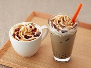 タリーズ“ルビーチョコ”使用のピンク色ホワイトモカ、ラズベリー入りのフルーティーな味わい｜写真3