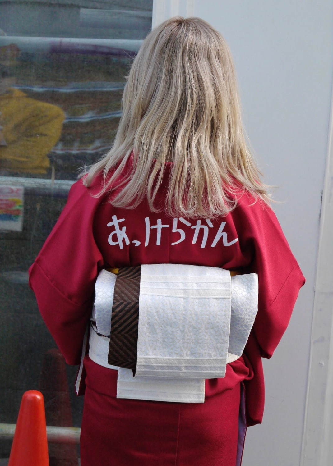 大塚呉服店×現代美術家・加賀美健のコラボ着物、“あっけらかん”“胸さわぎ”プリントのカラフル着物 | 写真