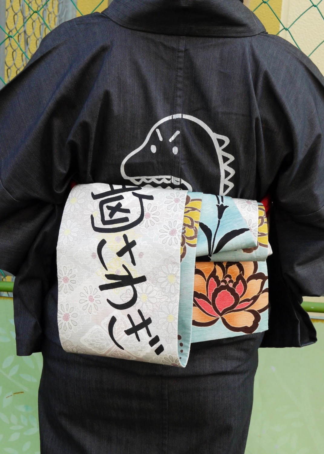 大塚呉服店×現代美術家・加賀美健のコラボ着物、“あっけらかん”“胸さわぎ”プリントのカラフル着物 | 写真