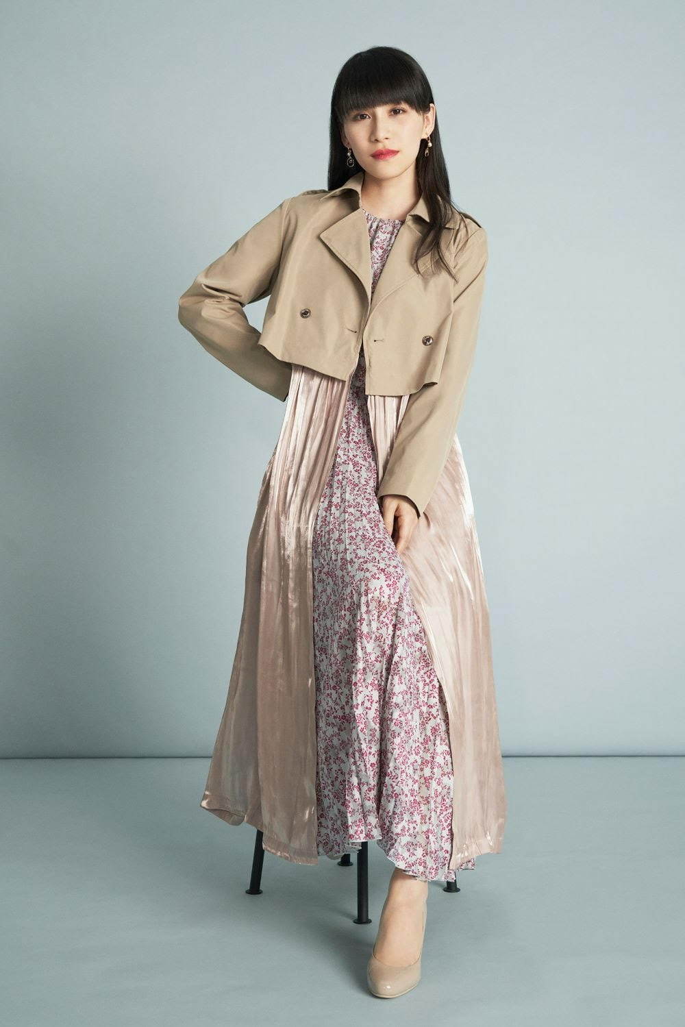 SATIN COMBI TRENCH COAT 49,500円(税込)
FLOWER PLEATS DRESS 44,000円(税込)