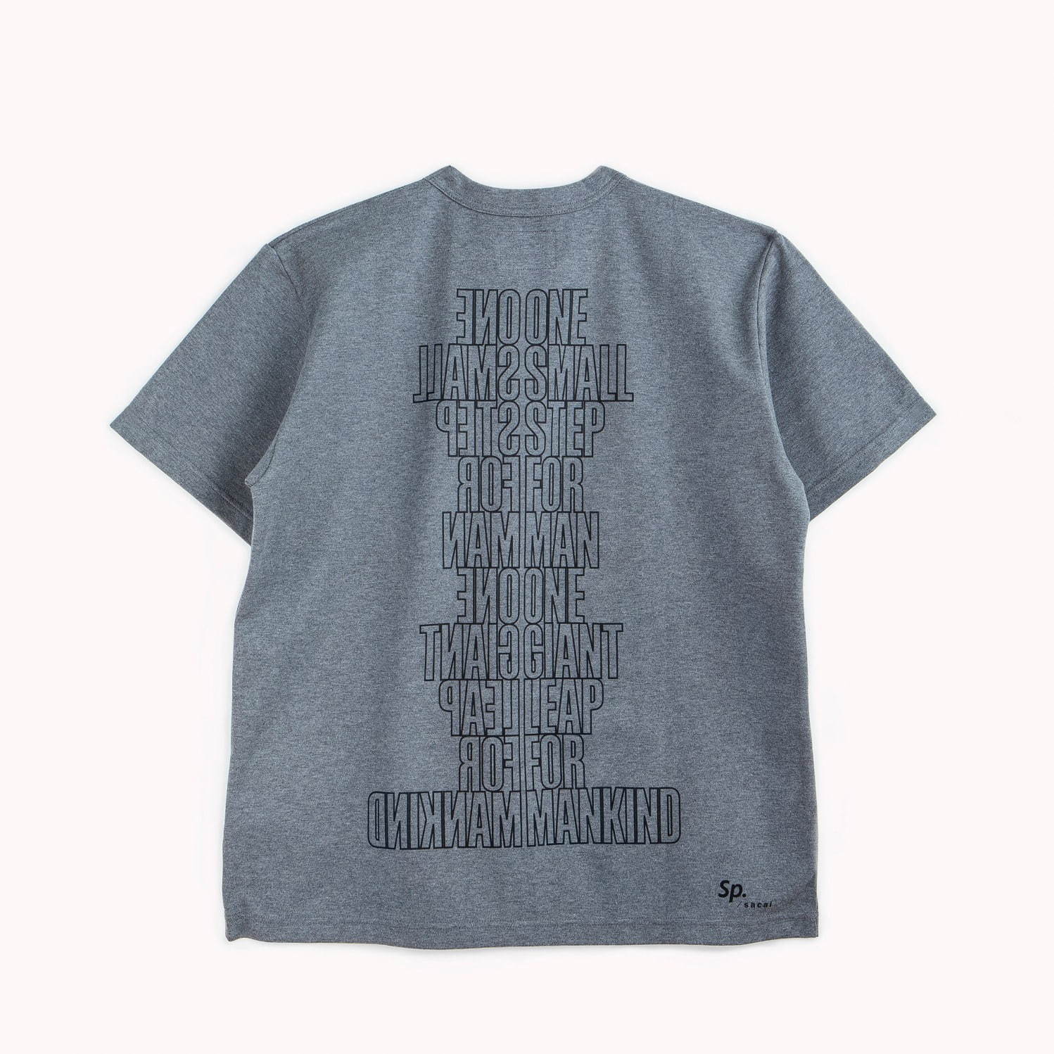 Sacai 宇宙飛行士 ニール アームストロングの名言 を配したユニセックスtシャツ ファッションプレス Sacai 宇宙飛行士 ニール アームストロングの名言 を配したユニセックスtシャツ ファッションプレス