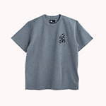 sacai、宇宙飛行士“ニール・アームストロングの名言”を配したユニセックスTシャツ｜写真7