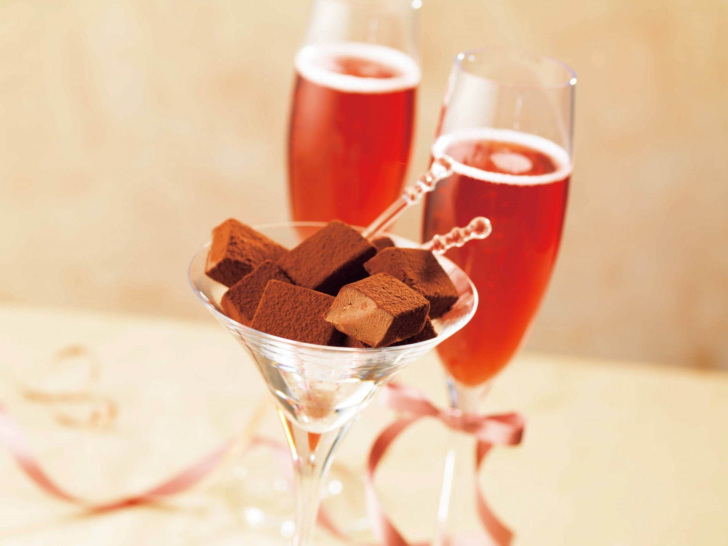 ロイズのバレンタイン、“世界の名酒”を使用したプラリネ＆ピスタチオのショコラ｜写真2