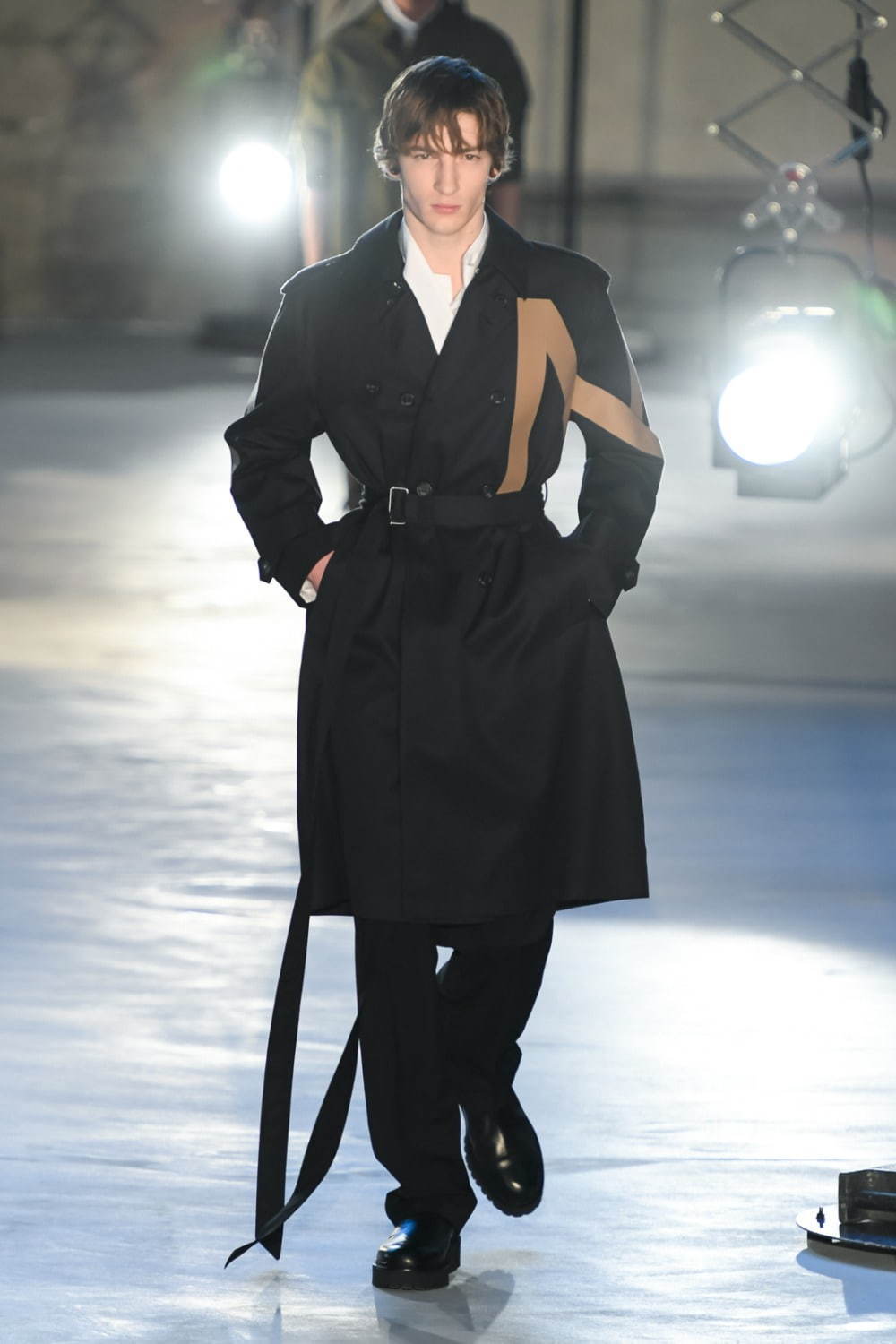ヌメロ ヴェントゥーノ 21年秋冬メンズコレクション 定番服を個性的に着こなすには ファッションプレス