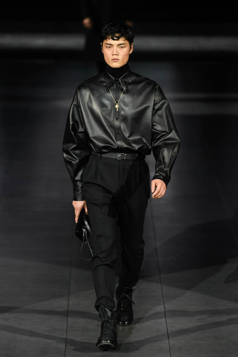 メンズ 黒のシャツ ロング を使ったコーディネート ファッションプレス