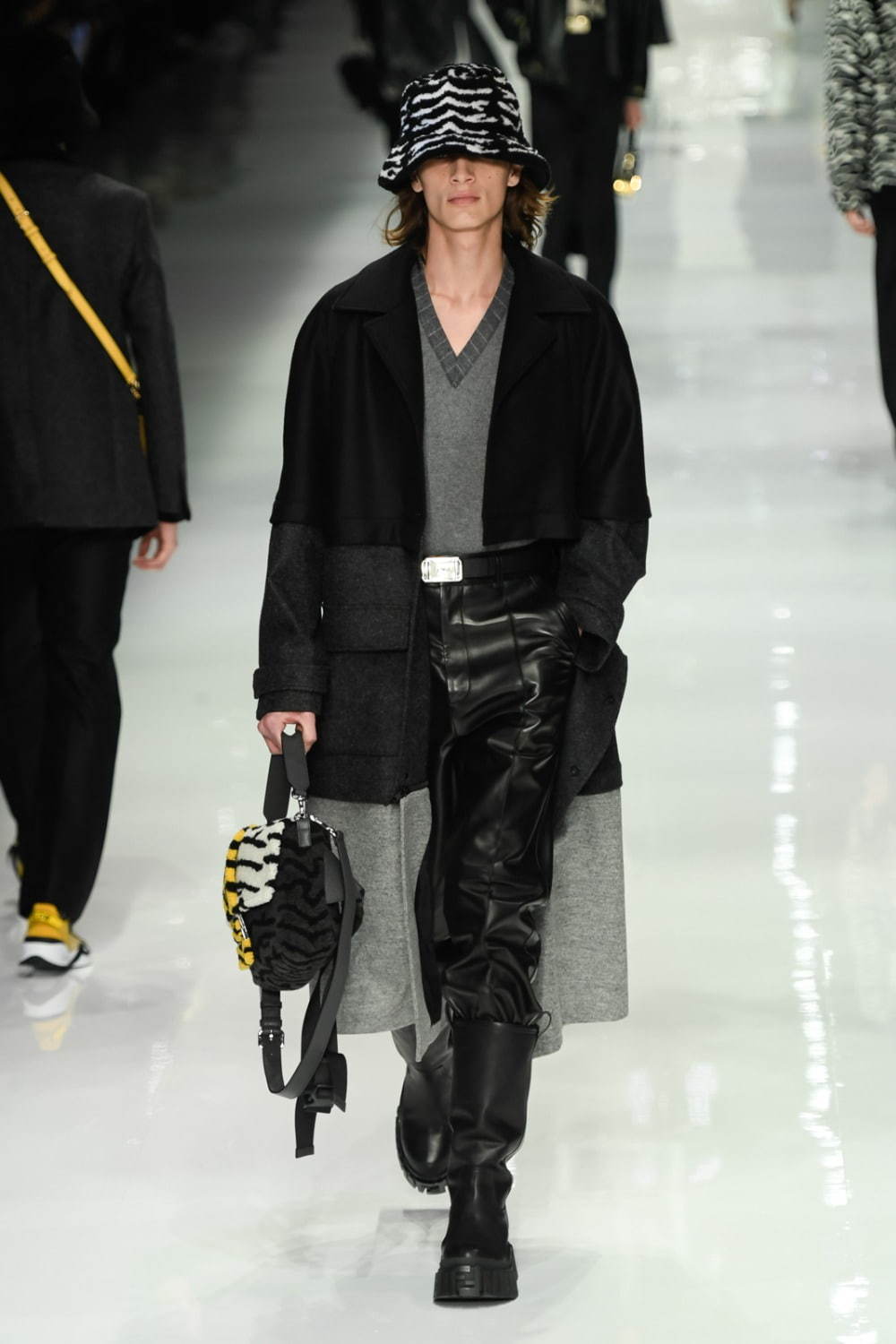 フェンディ(FENDI) 2020-21年秋冬メンズコレクション  - 写真23