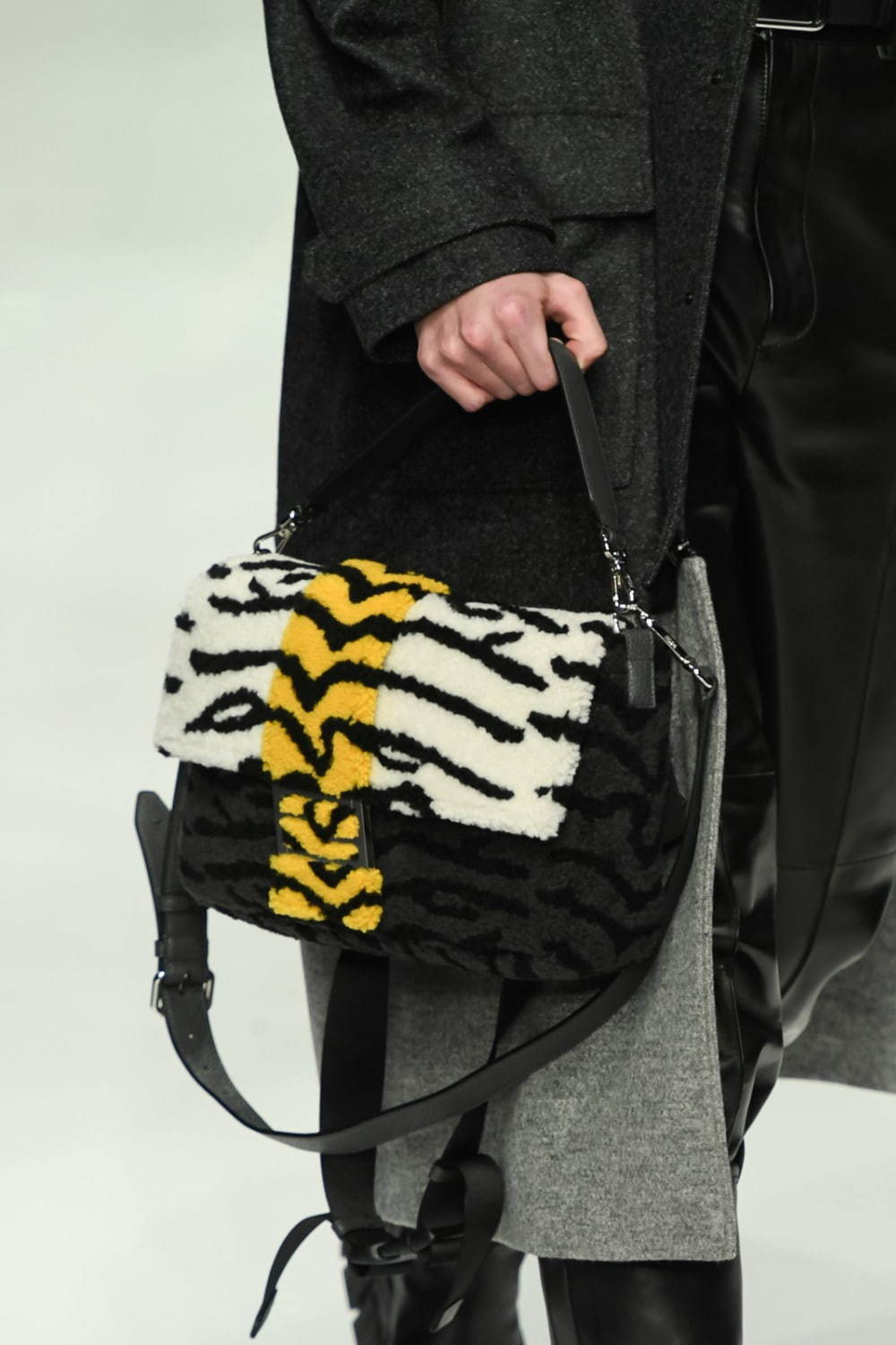 フェンディ(FENDI) 2020-21年秋冬メンズコレクション  - 写真24