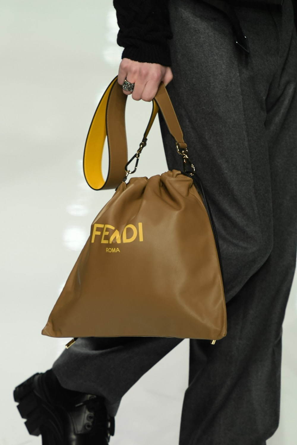 フェンディ(FENDI) 2020-21年秋冬メンズコレクション  - 写真30