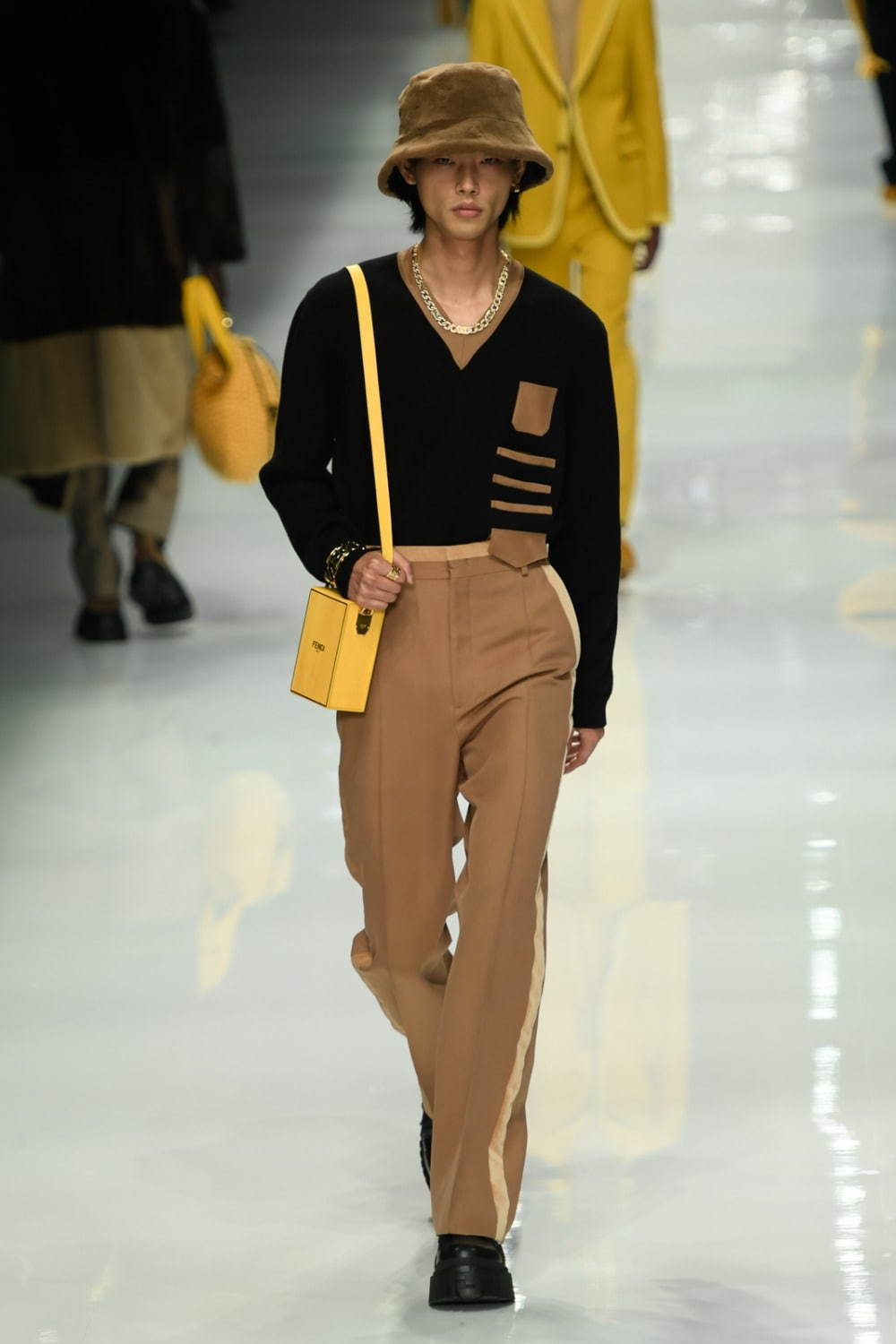 フェンディ(FENDI) 2020-21年秋冬メンズコレクション シルエット - 写真22