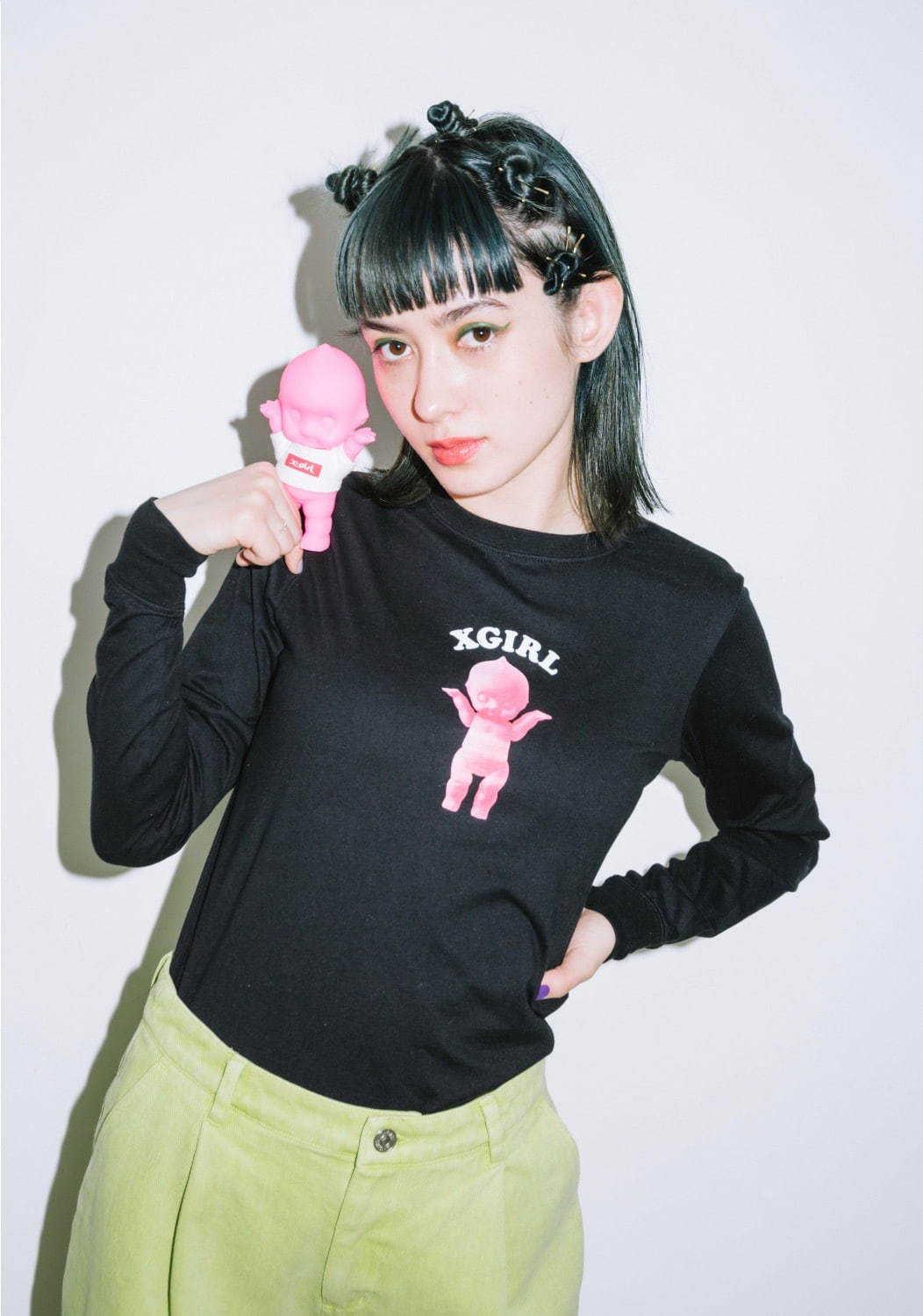 X-girl×オビツキューピー“ショッキングピンク”のキューピーTシャツやカレッジ風ロゴポーチ｜写真1