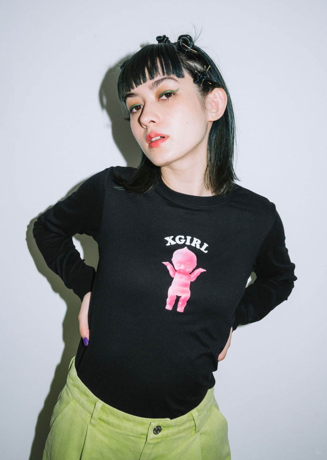 X-girl×オビツキューピー“ショッキングピンク”のキューピーTシャツやカレッジ風ロゴポーチ｜写真3