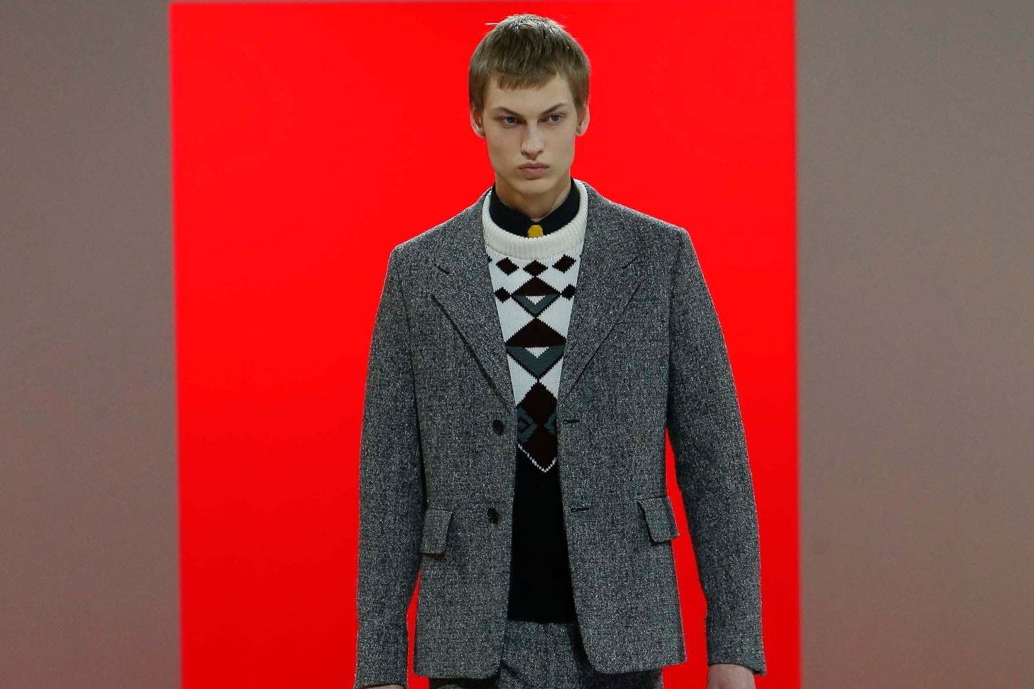 プラダ 2020年秋冬メンズコレクション - 最新テクノロジーの息を吹き込まれた“90'sプラダ"