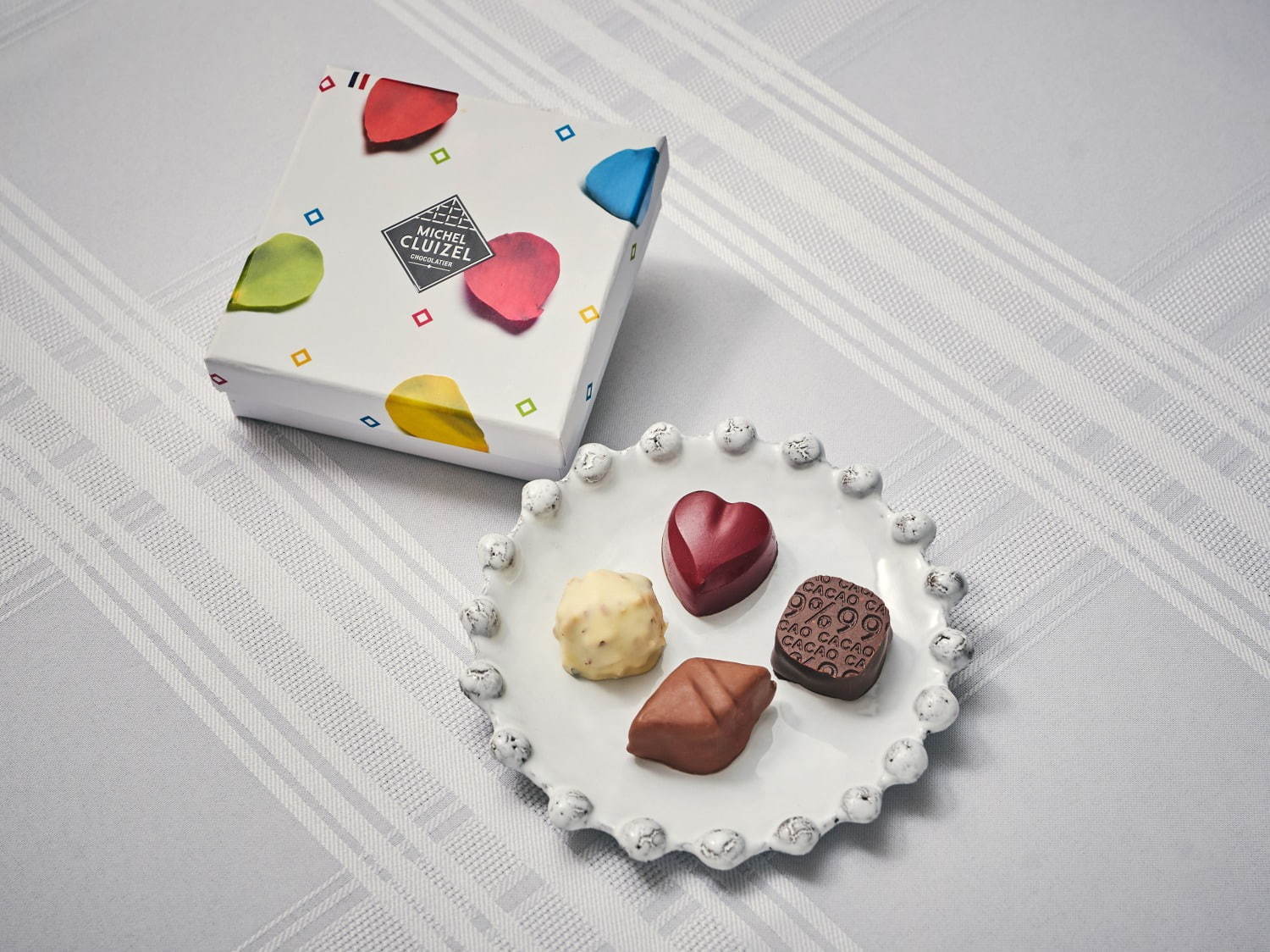 仏名門チョコ「ミシェル・クルイゼル」バレンタイン限定で日本上陸、マカロン型チョコなどをBOXで販売｜写真2