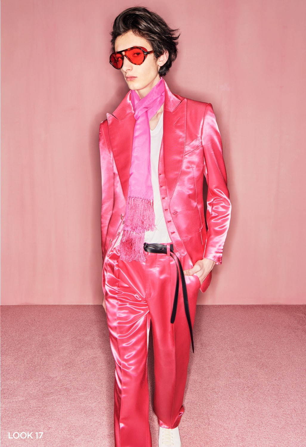 メンズ ピンクのテイラードジャケットを使ったコーディネート ファッションプレス
