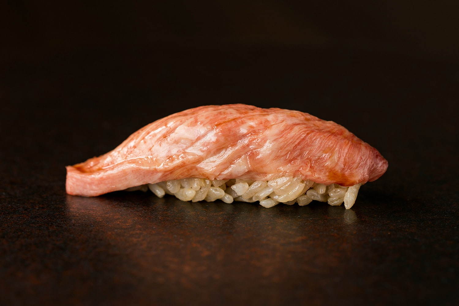 KINTAN新業態「牛肉寿司きんたん」銀座に、“霜降りサーロイン”など30種の和牛寿司｜写真4