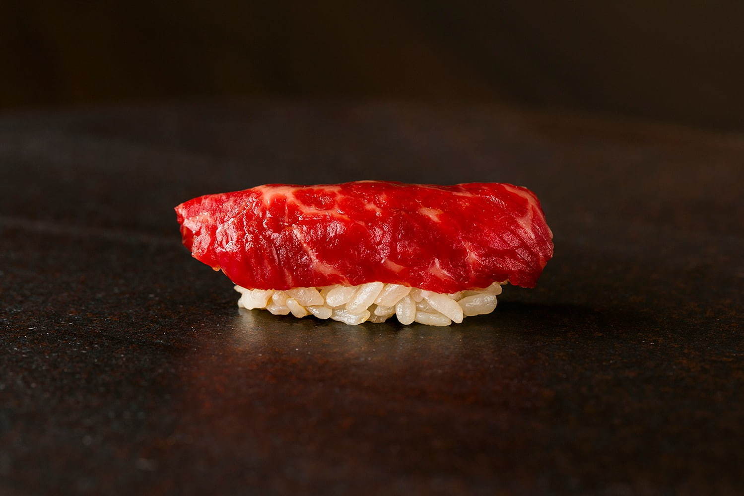 KINTAN新業態「牛肉寿司きんたん」銀座に、“霜降りサーロイン”など30種の和牛寿司｜写真3