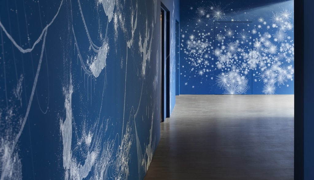 銀座メゾンエルメス フォーラムで展覧会「コズミック・ガーデン」青のグラデーションで表現する宇宙の時空｜写真5