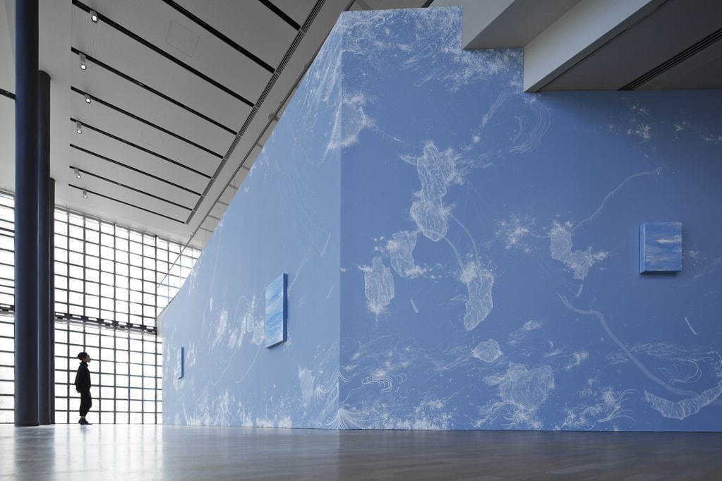 銀座メゾンエルメス フォーラムで展覧会「コズミック・ガーデン」青のグラデーションで表現する宇宙の時空｜写真2