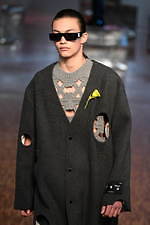 オフ-ホワイト 2020-21年秋冬メンズコレクション - 遊びの仕掛けが満載！ポップテーラード｜写真5