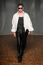 オフ-ホワイト 2020-21年秋冬メンズコレクション - 遊びの仕掛けが満載！ポップテーラード｜写真25