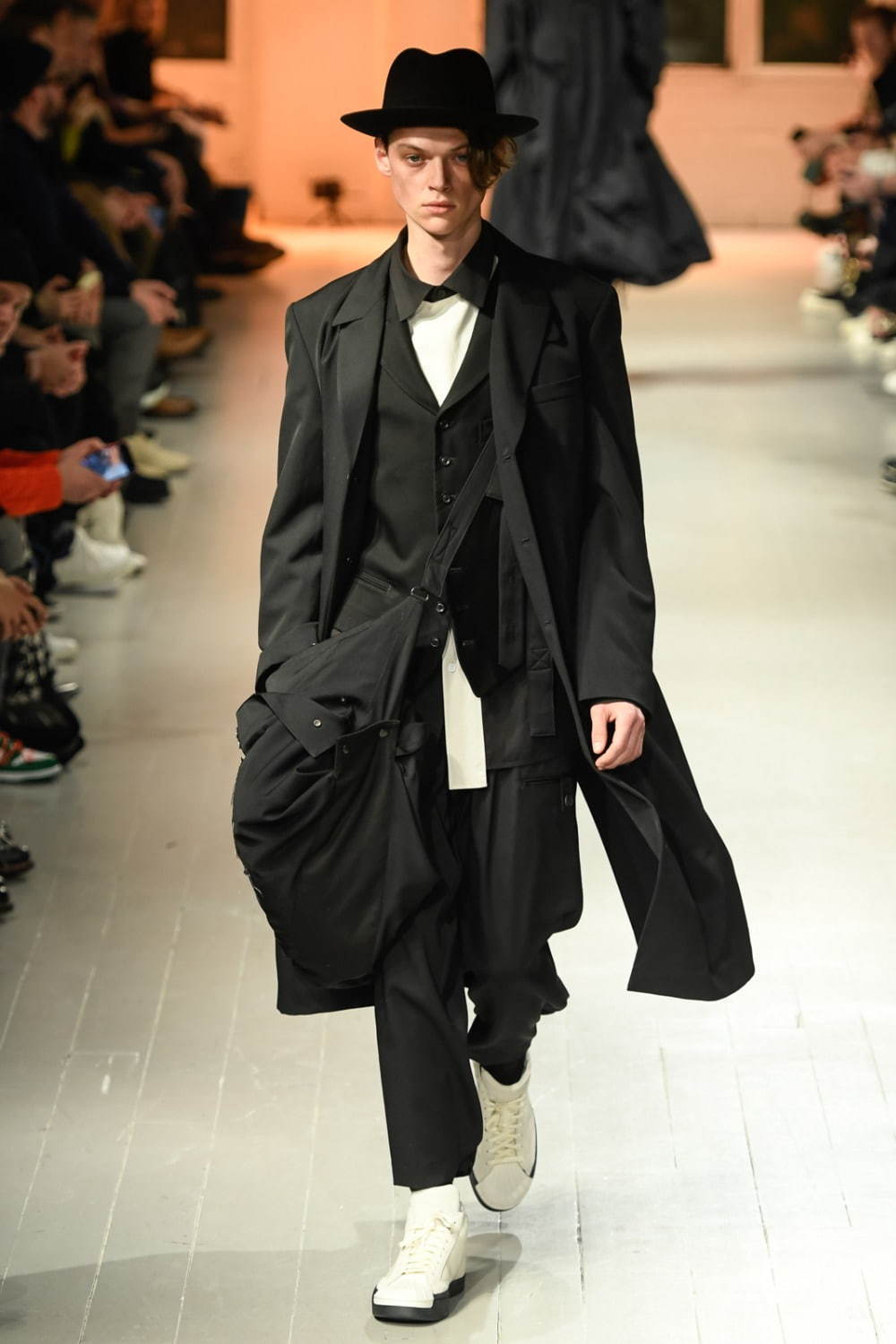 ヨウジヤマモト(Yohji Yamamoto) 2020-21年秋冬メンズコレクション  - 写真23