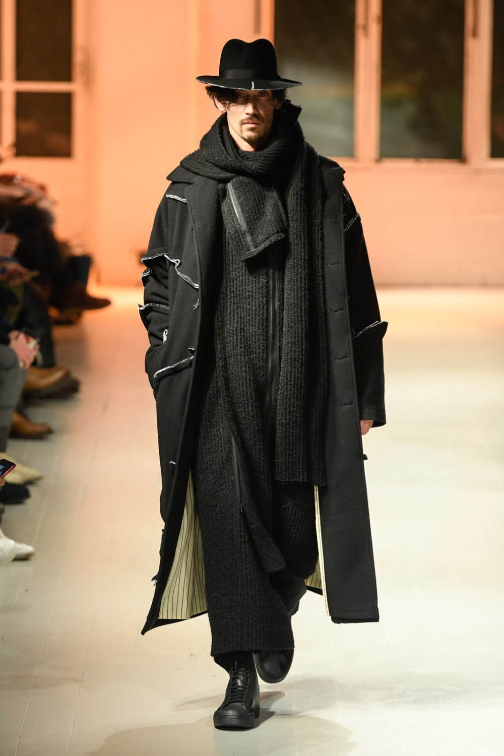 ヨウジヤマモト(Yohji Yamamoto) 2020-21年秋冬メンズコレクション 