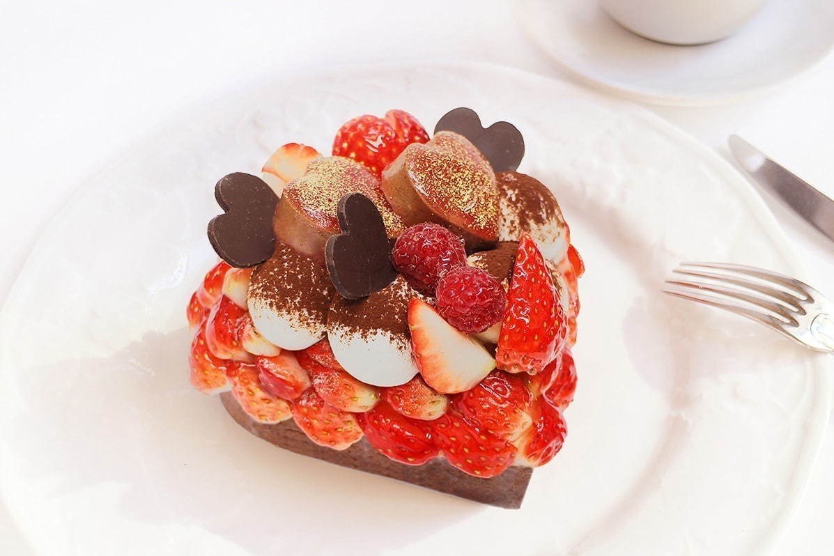 カフェコムサ「恋みのり」いちご×濃厚チョコのハート型ケーキ 