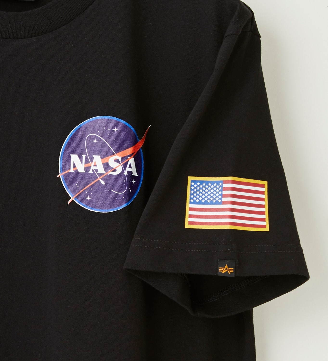 アルファ インダストリーズ“NASA”モチーフのフライトジャケット、スペースシャトル記念ロゴを復刻｜写真7